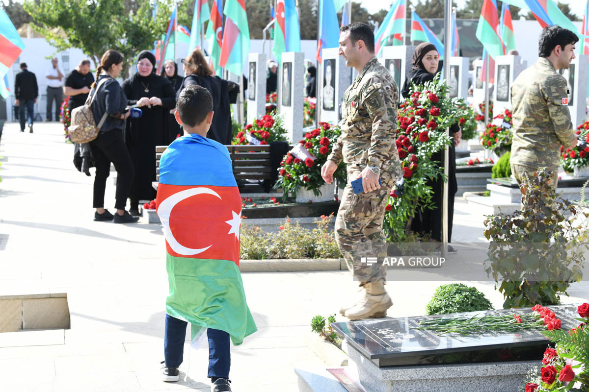 L'Azerbaïdjan commémore la mémoire des martyrs de la Guerre patriotique - en image 