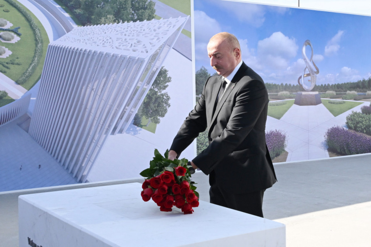 Le président Ilham Aliyev visite le Parc de la Victoire