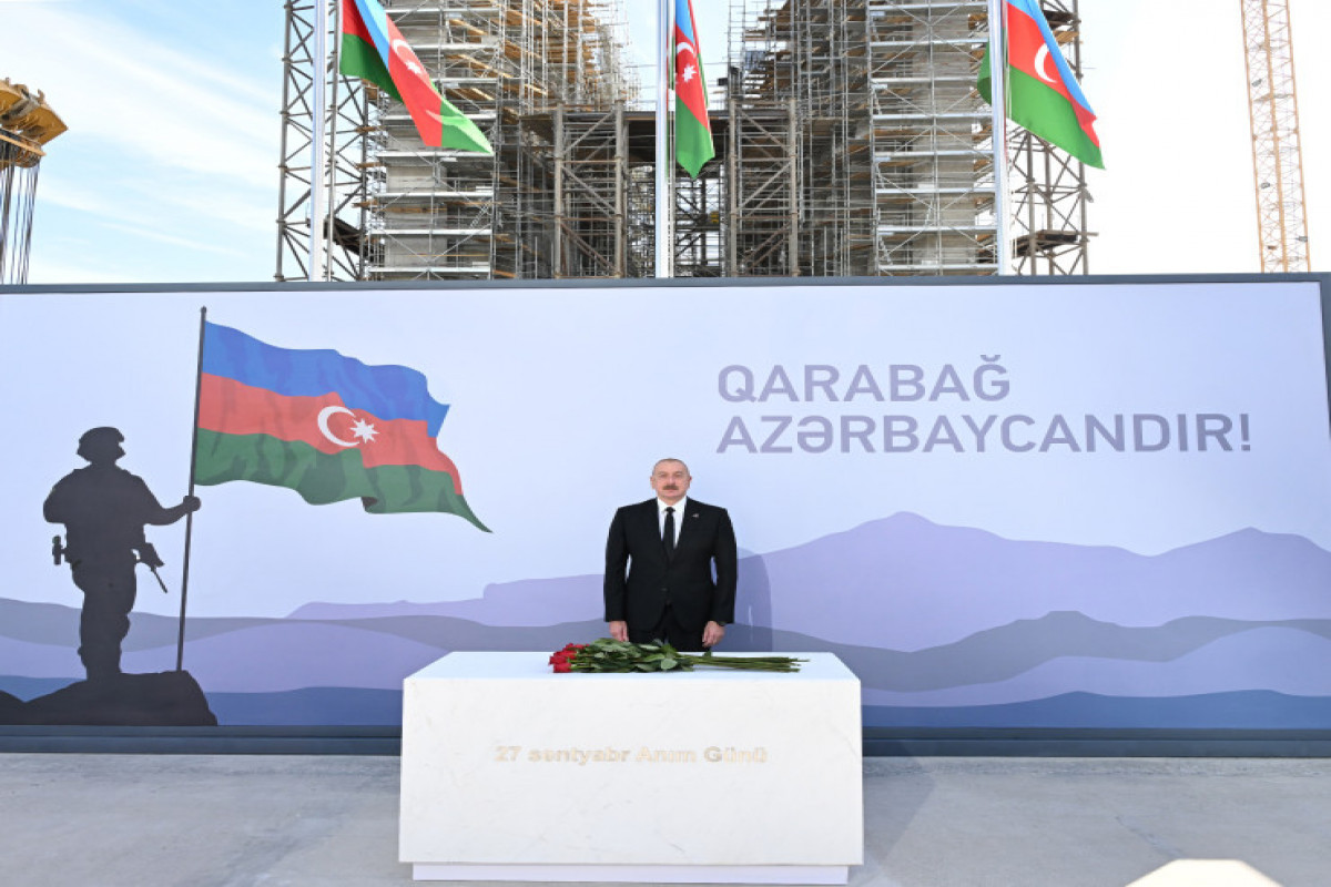 Le président Ilham Aliyev visite le Parc de la Victoire
