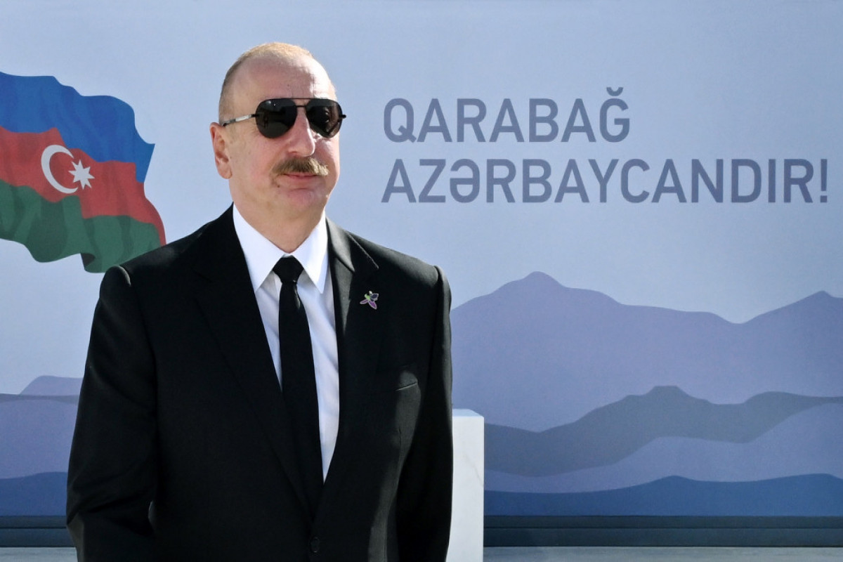 Le président Ilham Aliyev visite le Parc de la Victoire