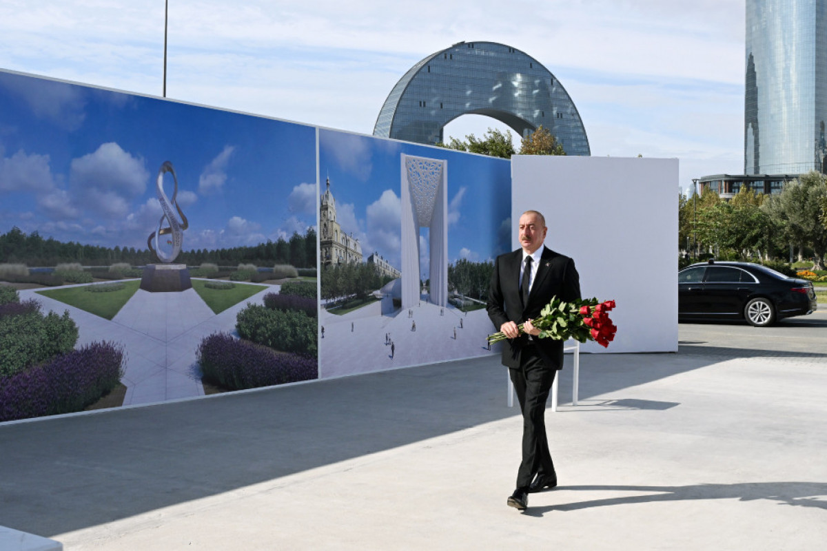 Le président Ilham Aliyev visite le Parc de la Victoire