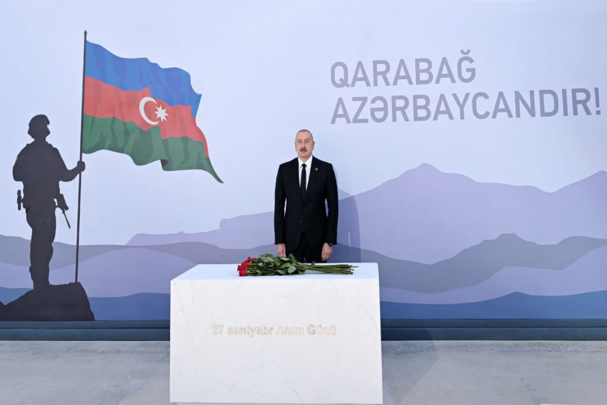 Le président Ilham Aliyev visite le Parc de la Victoire