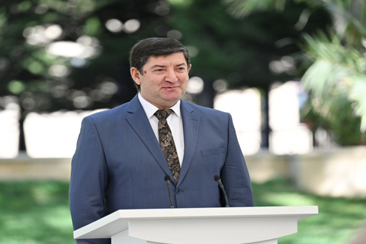 Le président Ilham Aliyev participe au dévoilement de la statue d’Achoug Alesguer à Bakou -Photo 