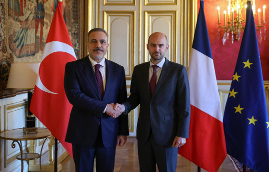 Les ministres des Affaires étrangères turc et français discutent du processus de normalisation des relations Azerbaïdjan-Arménie