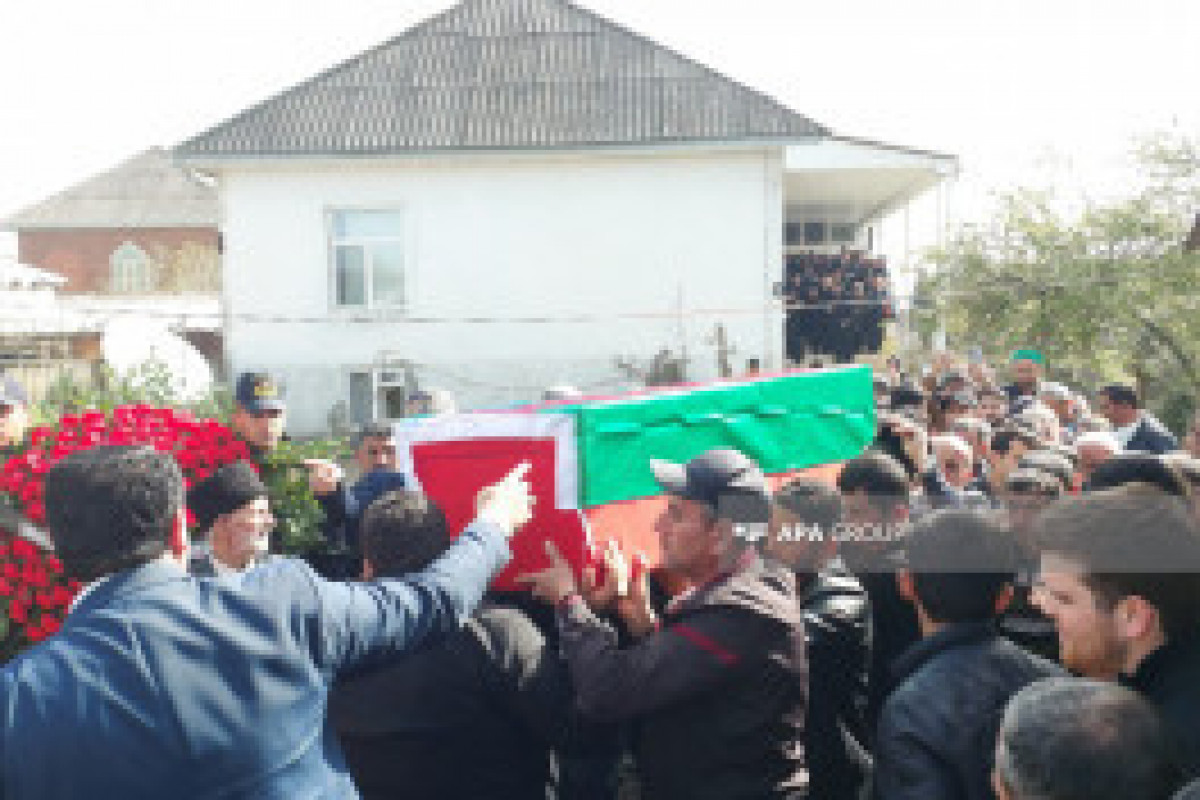 Un militaire azerbaïdjanais mort après l'explosion de munitions militaires à Djabraïl - Photo 