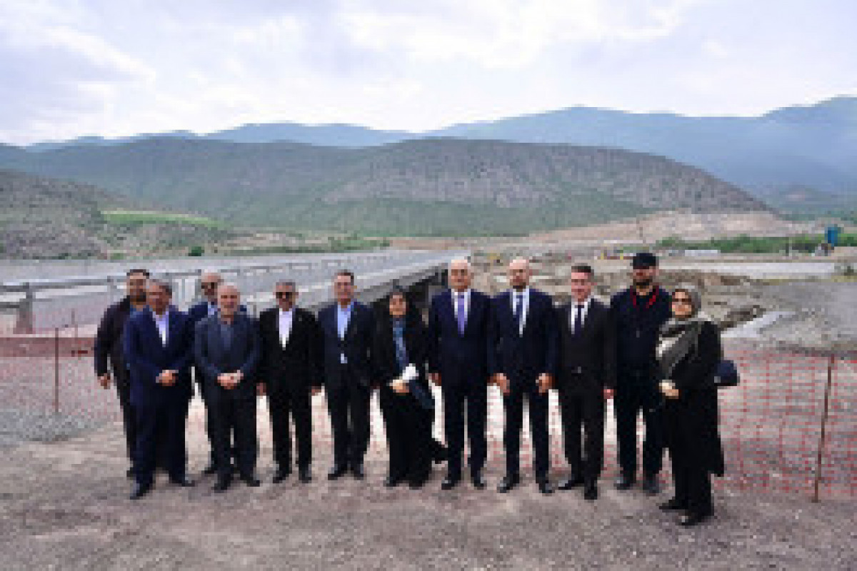 Les délégations azerbaïdjanaise et iranienne inspectent les projets conjoints en cours à Zenguilan et au Nakhitchevan