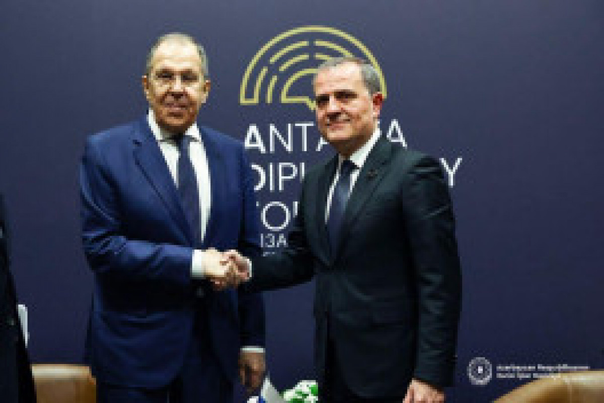 Les questions régionales au menu des discussions entre Djeyhoun Baïramov et Sergueï Lavrov