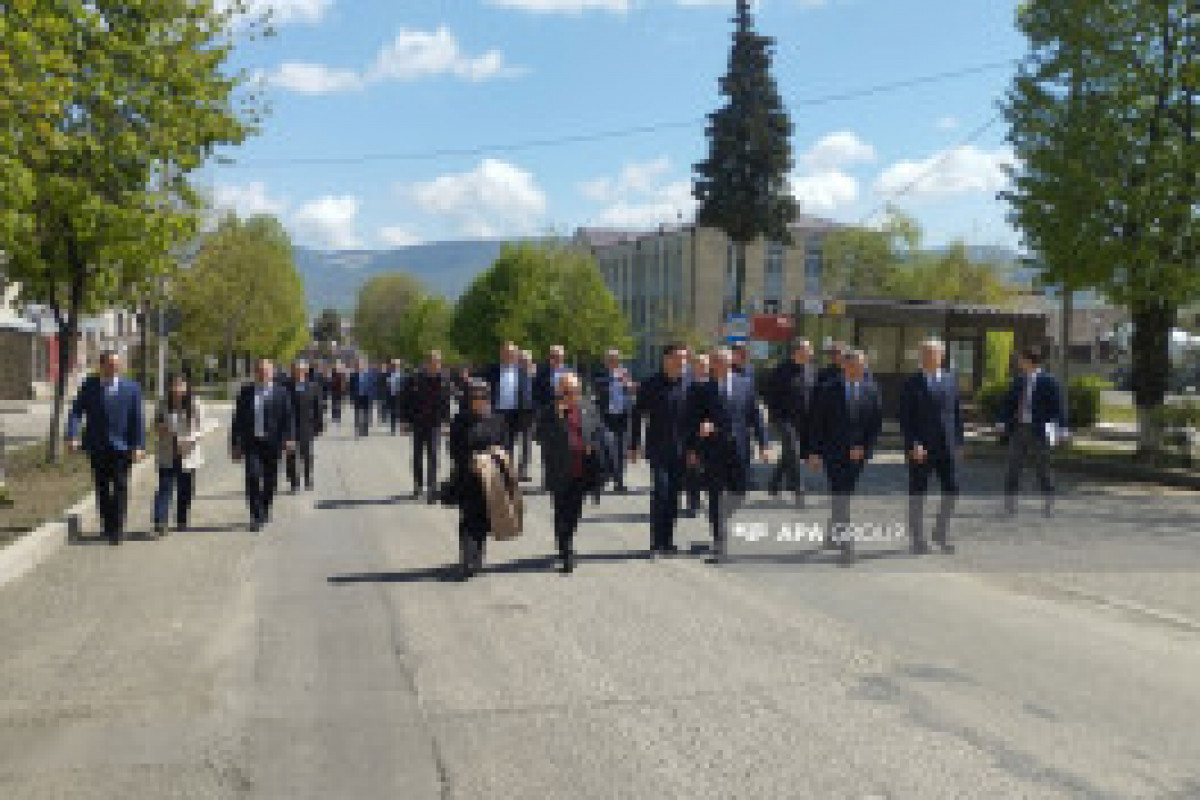 Les représentants du corps diplomatique prennent connaissance de la ville de Khankendi - Photo - Vidéo 