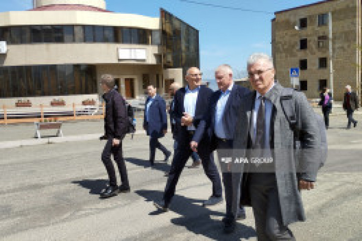 Les représentants du corps diplomatique prennent connaissance de la ville de Khankendi - Photo - Vidéo 