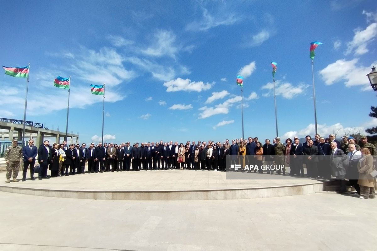 Les représentants du corps diplomatique prennent connaissance de la ville de Khankendi - Photo - Vidéo 