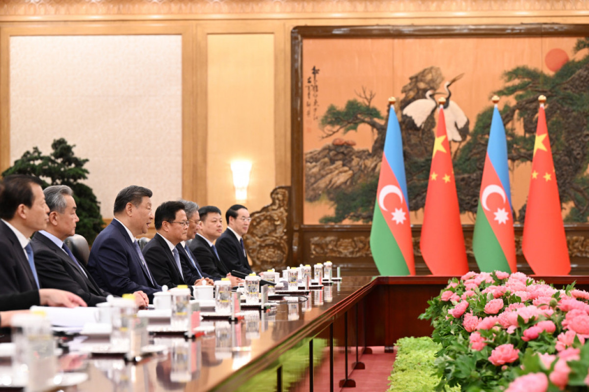 Les présidents azerbaïdjanais et chinois tiennent une réunion en format élargi