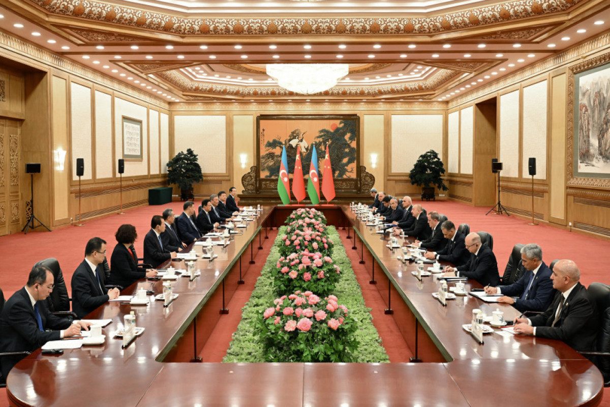 Les présidents azerbaïdjanais et chinois tiennent une réunion en format élargi