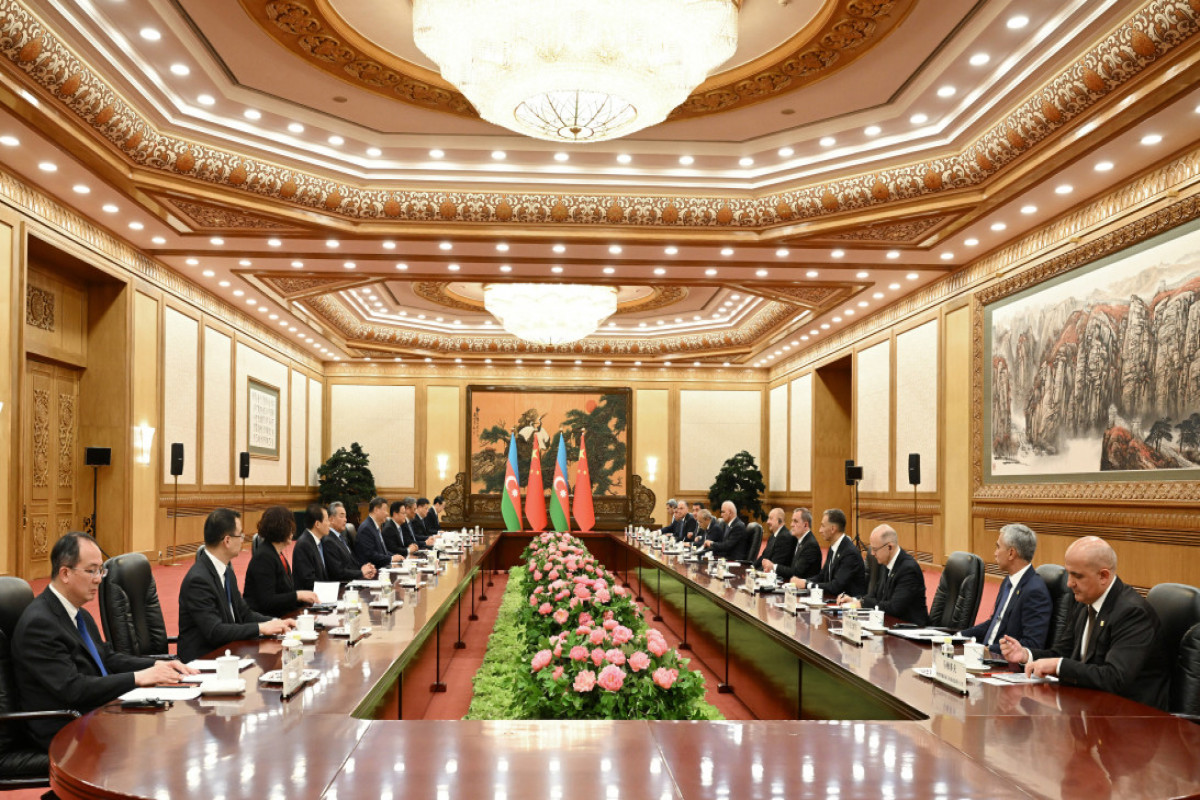 Les présidents azerbaïdjanais et chinois tiennent une réunion en format élargi