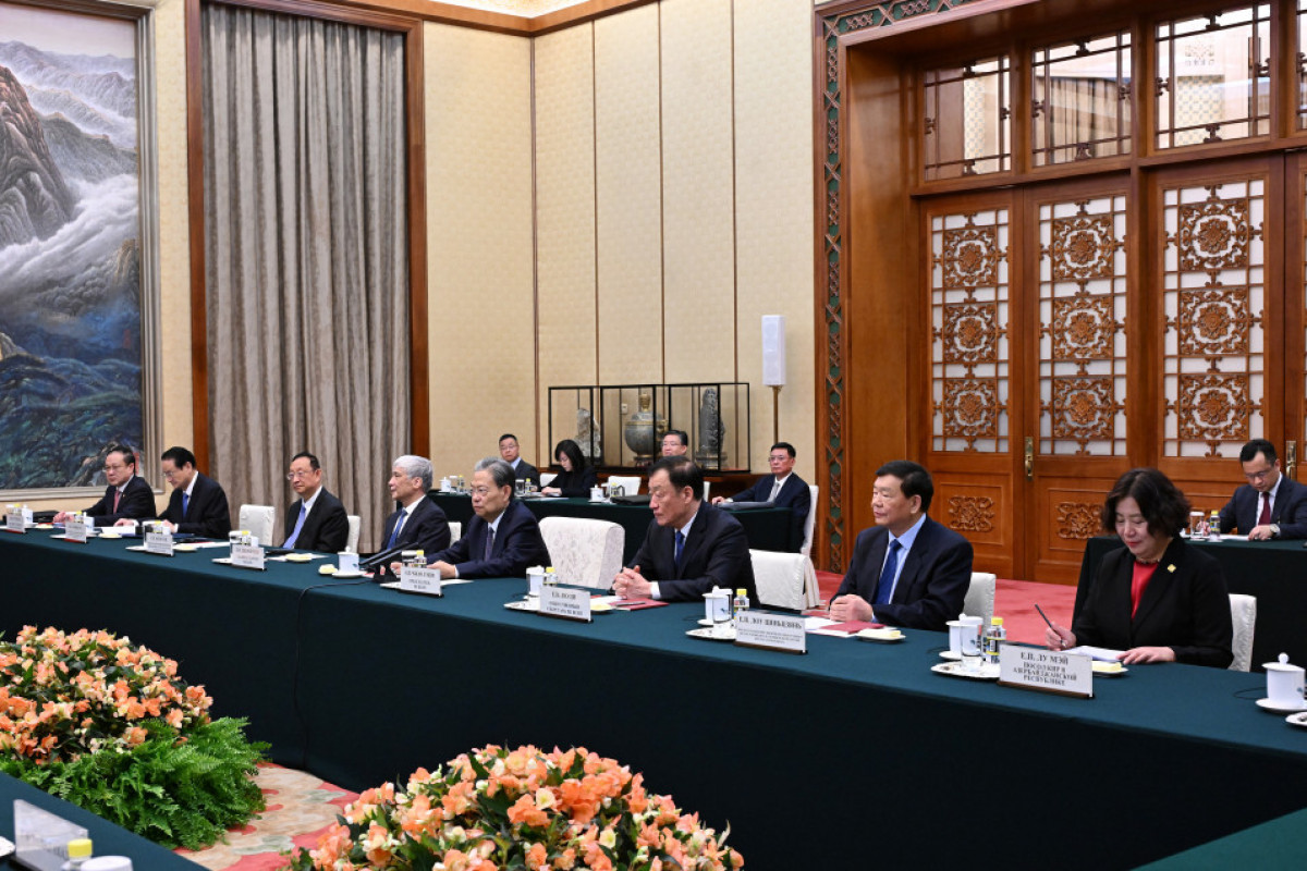 Ilham Aliyev rencontre le président du Comité permanent de l’Assemblée populaire nationale de Chine