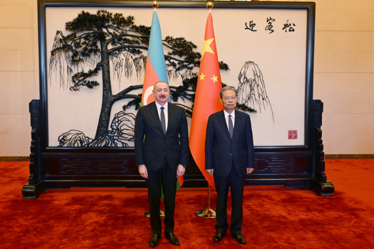 Ilham Aliyev rencontre le président du Comité permanent de l’Assemblée populaire nationale de Chine