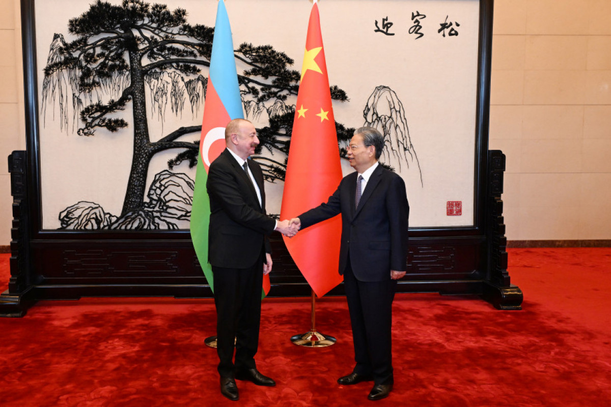 Ilham Aliyev rencontre le président du Comité permanent de l’Assemblée populaire nationale de Chine