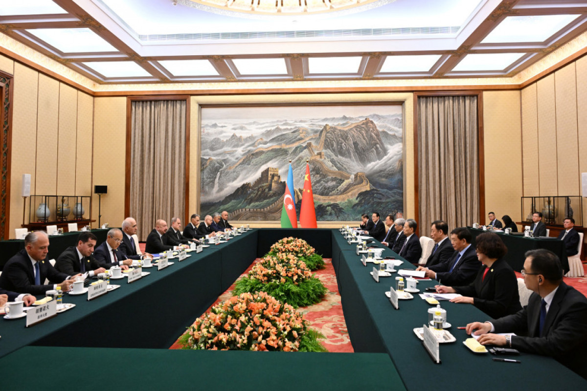 Ilham Aliyev rencontre le président du Comité permanent de l’Assemblée populaire nationale de Chine