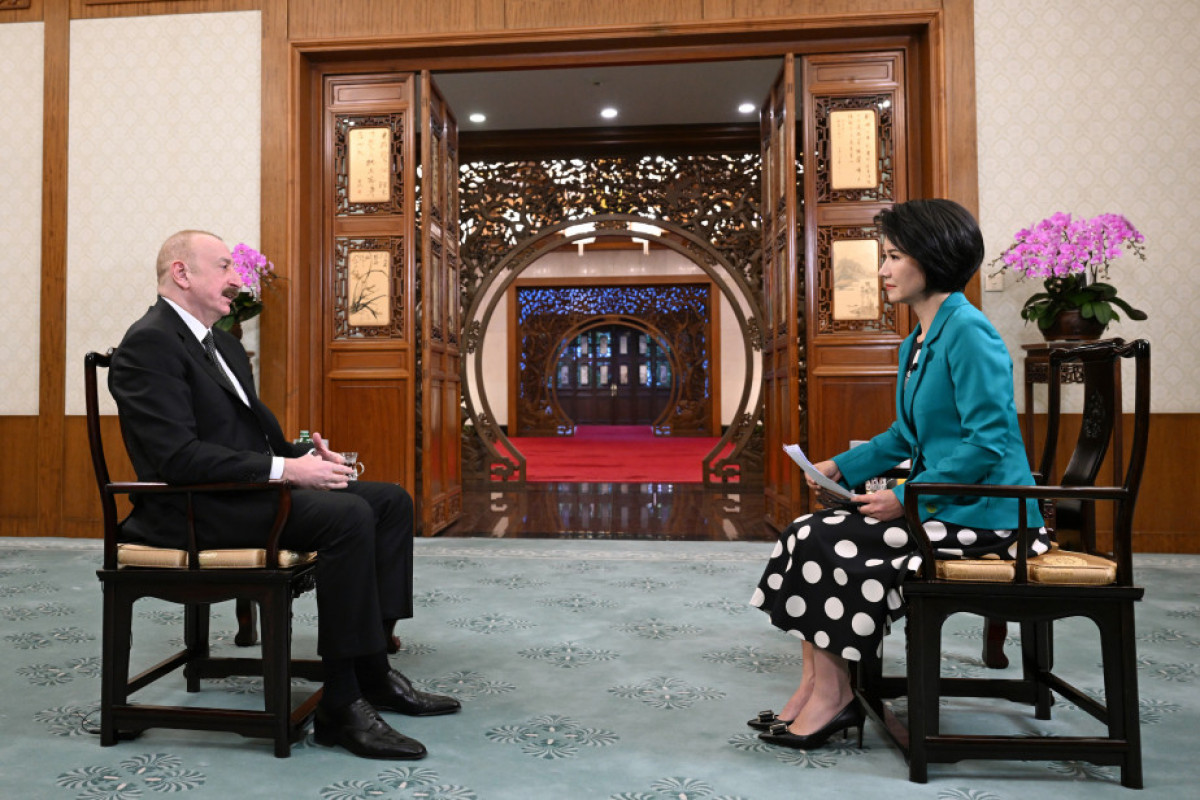 Le président Ilham Aliyev accorde une interview à la chaîne de télévision chinoise CGTN