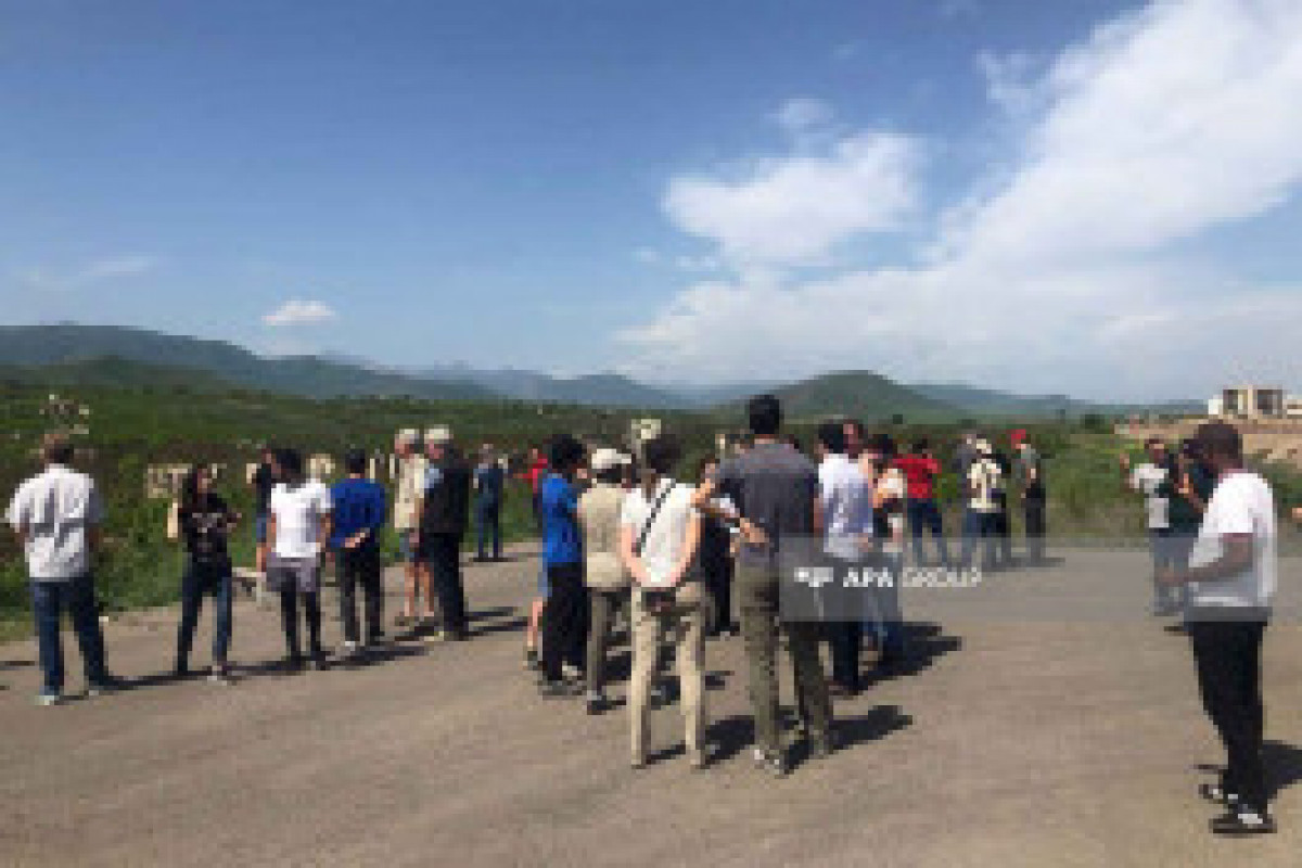 Le club de voyageurs NomadMania arrive à Fuzouli dans le cadre de leur voyage au Karabagh