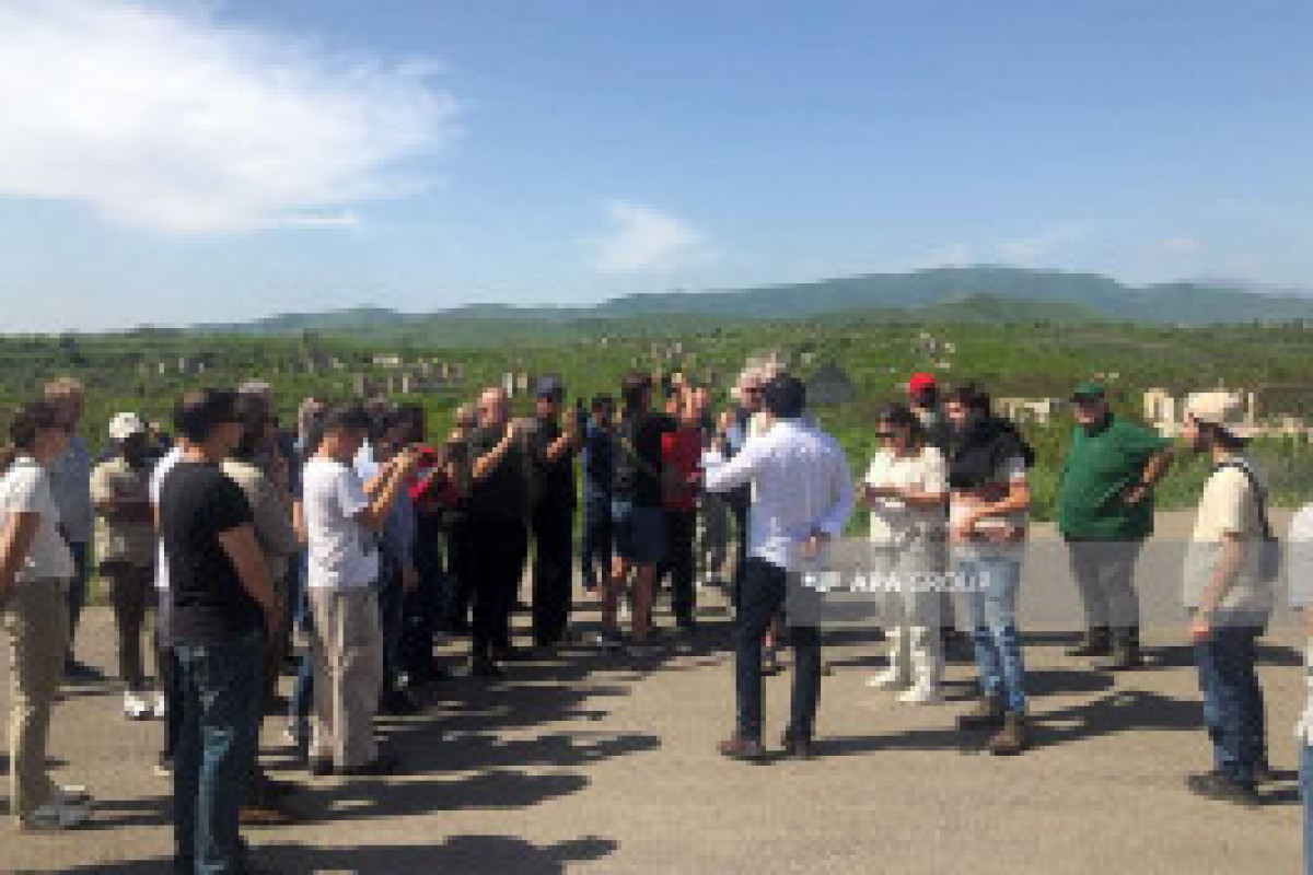 Le club de voyageurs NomadMania arrive à Fuzouli dans le cadre de leur voyage au Karabagh