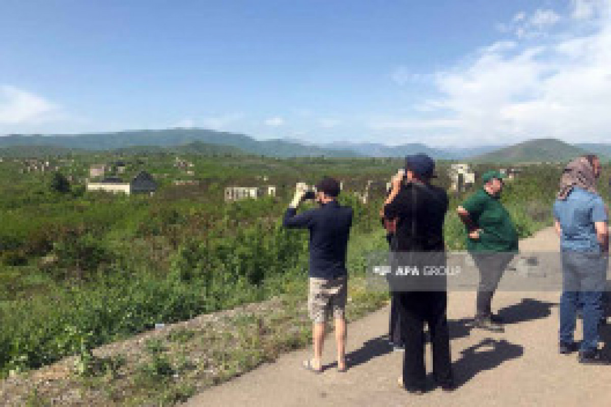 Le club de voyageurs NomadMania arrive à Fuzouli dans le cadre de leur voyage au Karabagh