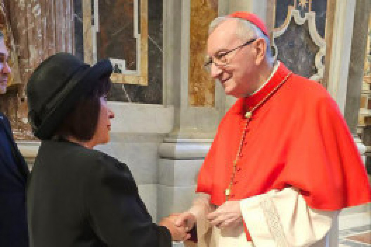 La présidente du Parlement azerbaïdjanais assiste aux funérailles du pape François au Vatican - Photo 