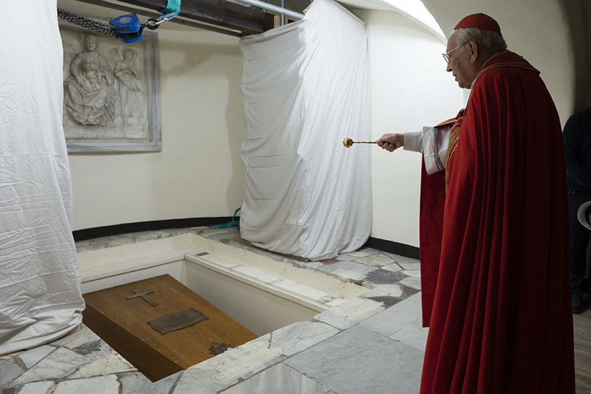 Inhume Funérailles du pape François : le souverain pontife a été inhumé dans l ...