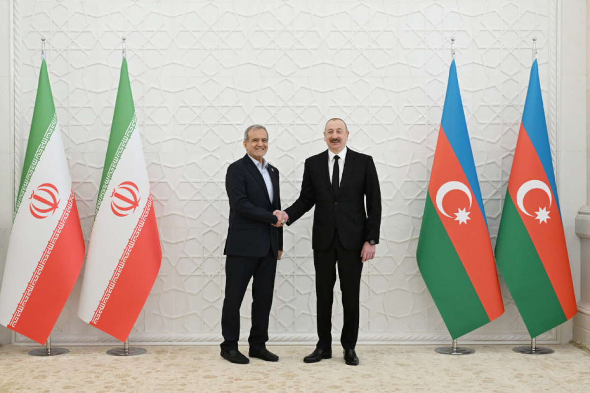 Cérémonie d’accueil officiel du président iranien Massoud Pezeshkian à Bakou