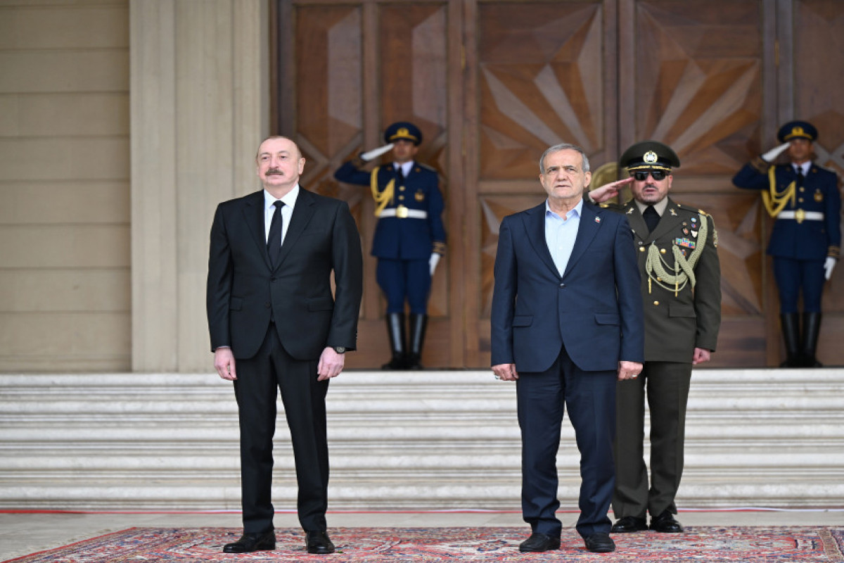 Cérémonie d’accueil officiel du président iranien Massoud Pezeshkian à Bakou