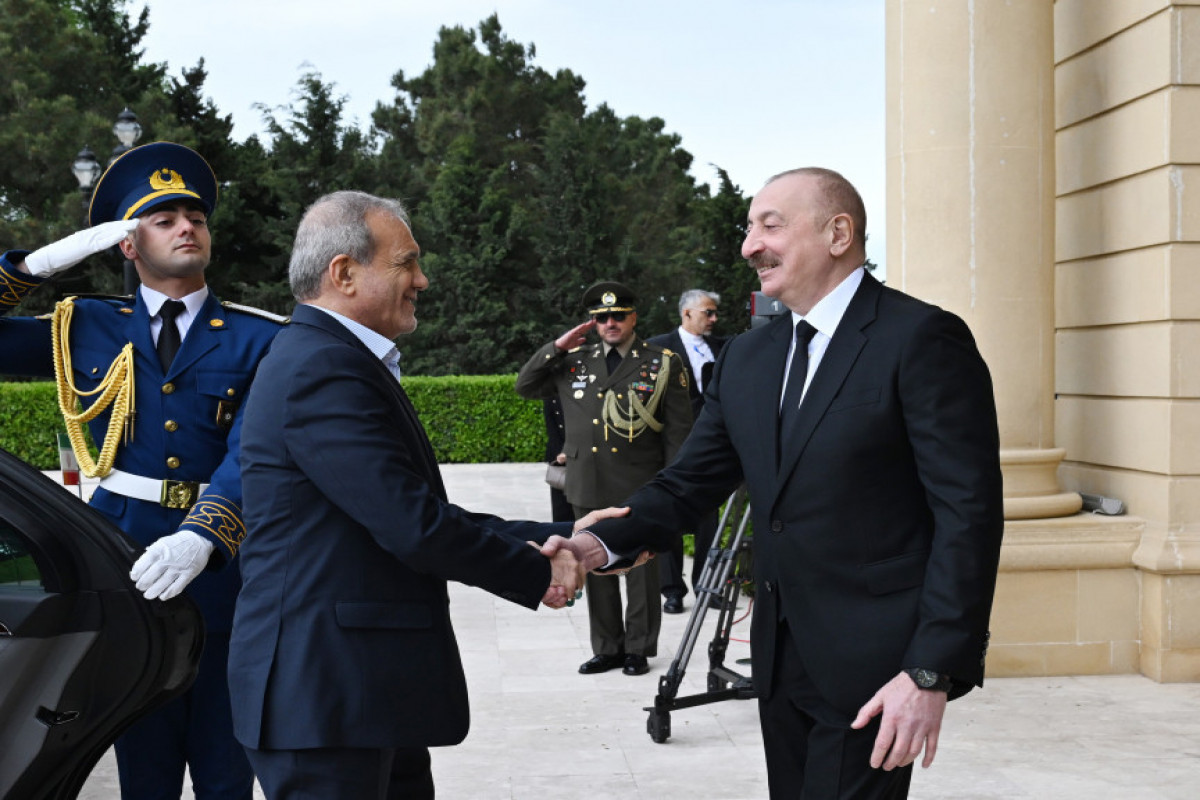 Cérémonie d’accueil officiel du président iranien Massoud Pezeshkian à Bakou