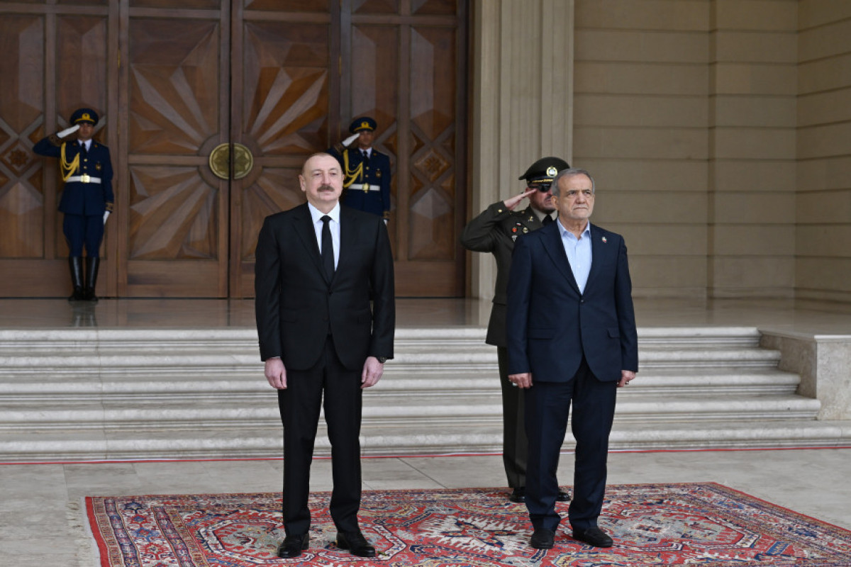 Cérémonie d’accueil officiel du président iranien Massoud Pezeshkian à Bakou