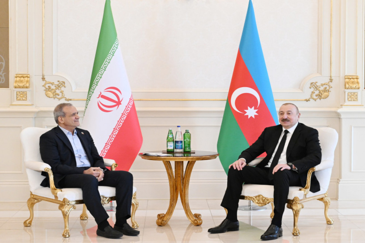 Les présidents azerbaïdjanais et iranien se runissent en format restreint