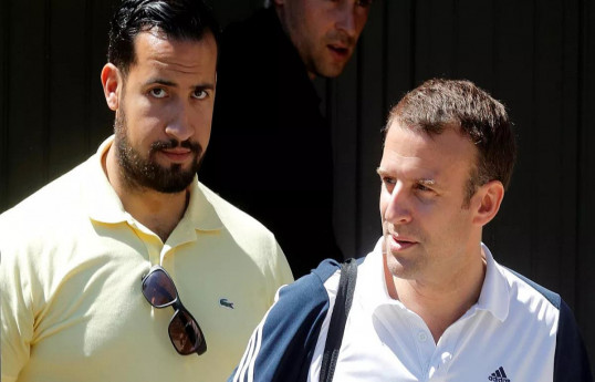 INTERPOL émet une notice rouge contre le chef de la sécurité de Macron, Alexandre Benalla - Photo 