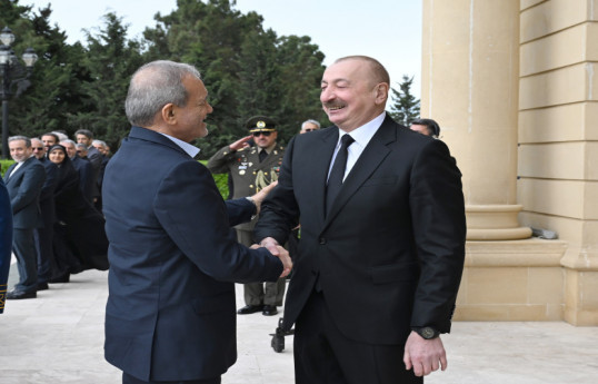 Cérémonie d’accueil officiel du président iranien Massoud Pezeshkian à Bakou