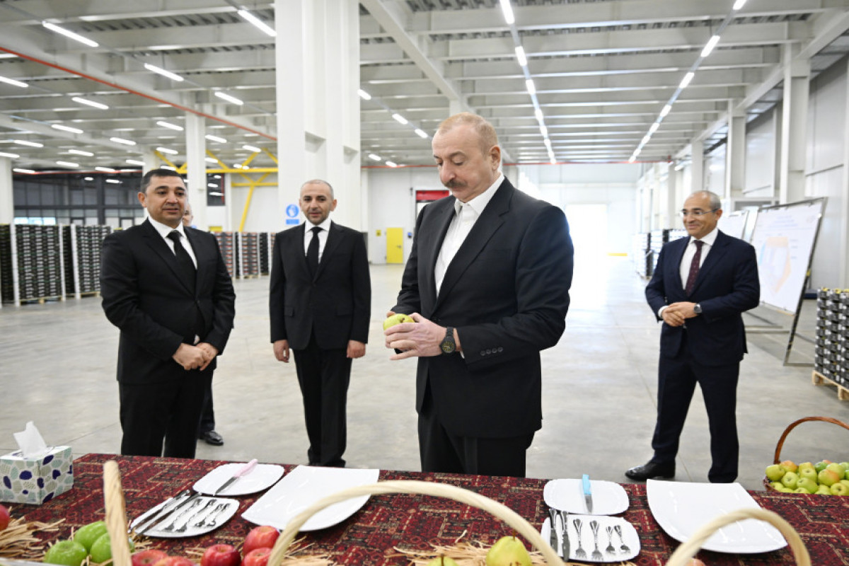 Le président Aliyev visite un complexe d’horticulture et d’entrepôt frigorifique dans la région de Goussar