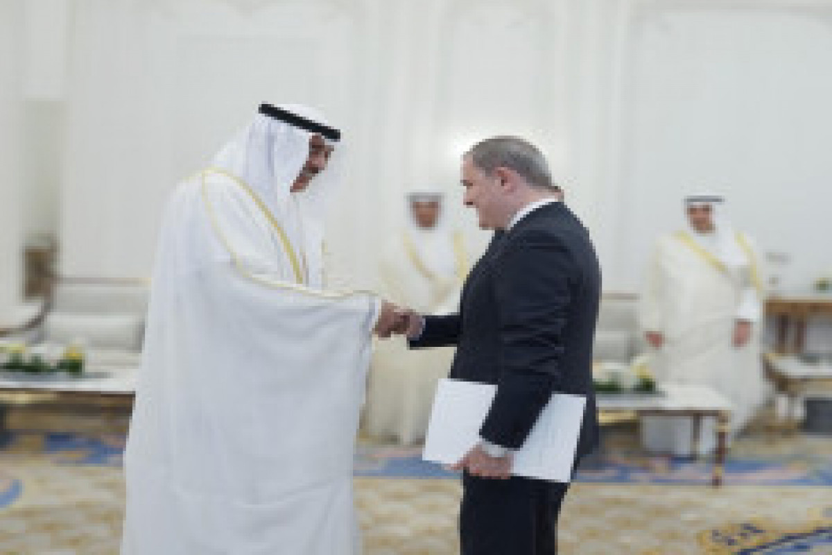 Le ministre azerbaïdjanais des Affaires étrangères informe le prince héritier du Koweït de la situation régionale