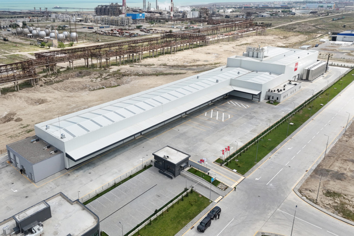 Ilham Aliyev inaugure des entreprises au Parc industriel chimique de Soumgaït