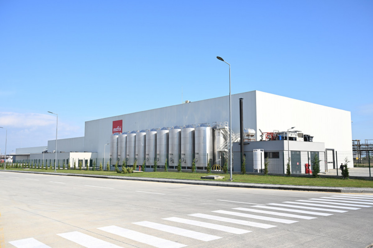 Ilham Aliyev inaugure des entreprises au Parc industriel chimique de Soumgaït