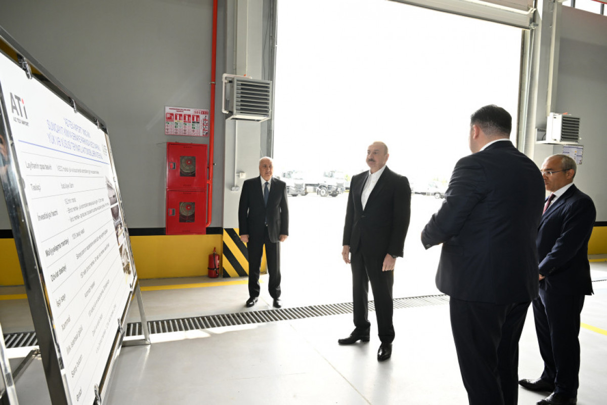 Ilham Aliyev inaugure des entreprises au Parc industriel chimique de Soumgaït