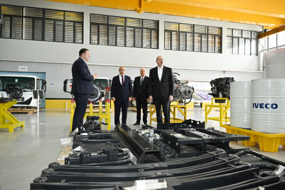 Ilham Aliyev inaugure des entreprises au Parc industriel chimique de Soumgaït
