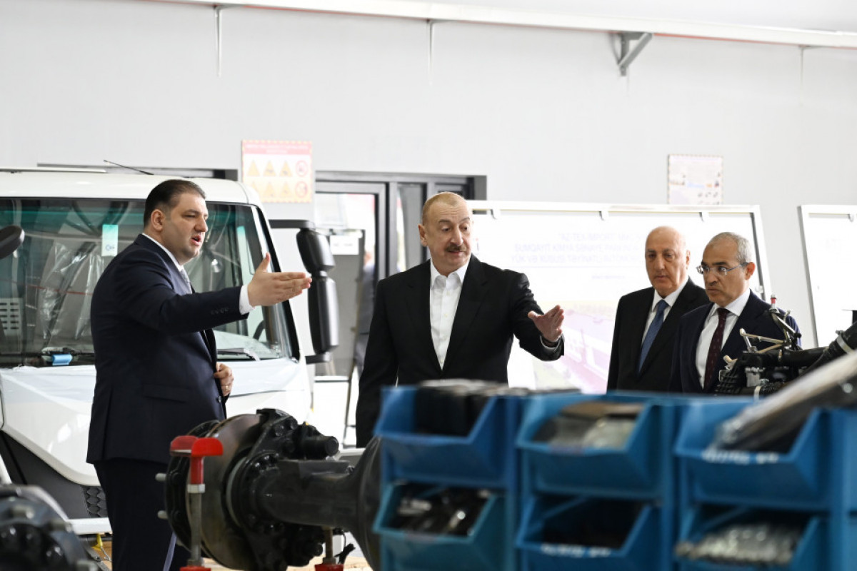 Ilham Aliyev inaugure des entreprises au Parc industriel chimique de Soumgaït