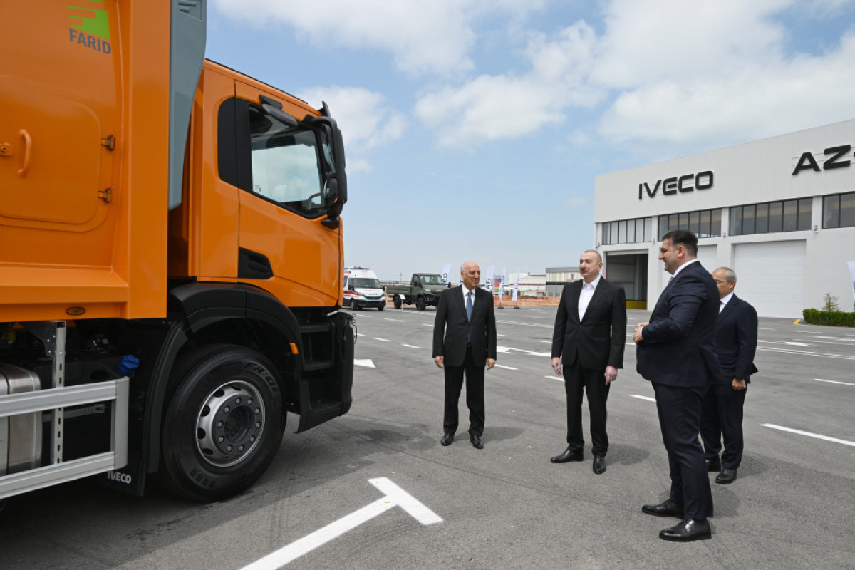Ilham Aliyev inaugure des entreprises au Parc industriel chimique de Soumgaït