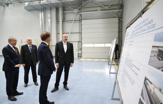 Ilham Aliyev inaugure des entreprises au Parc industriel chimique de Soumgaït