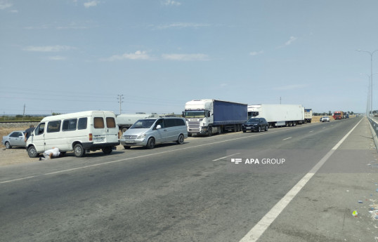 Un nouveau groupe des déplacés internes partent pour le village de Khanyourdou à Khodjaly - Photo 