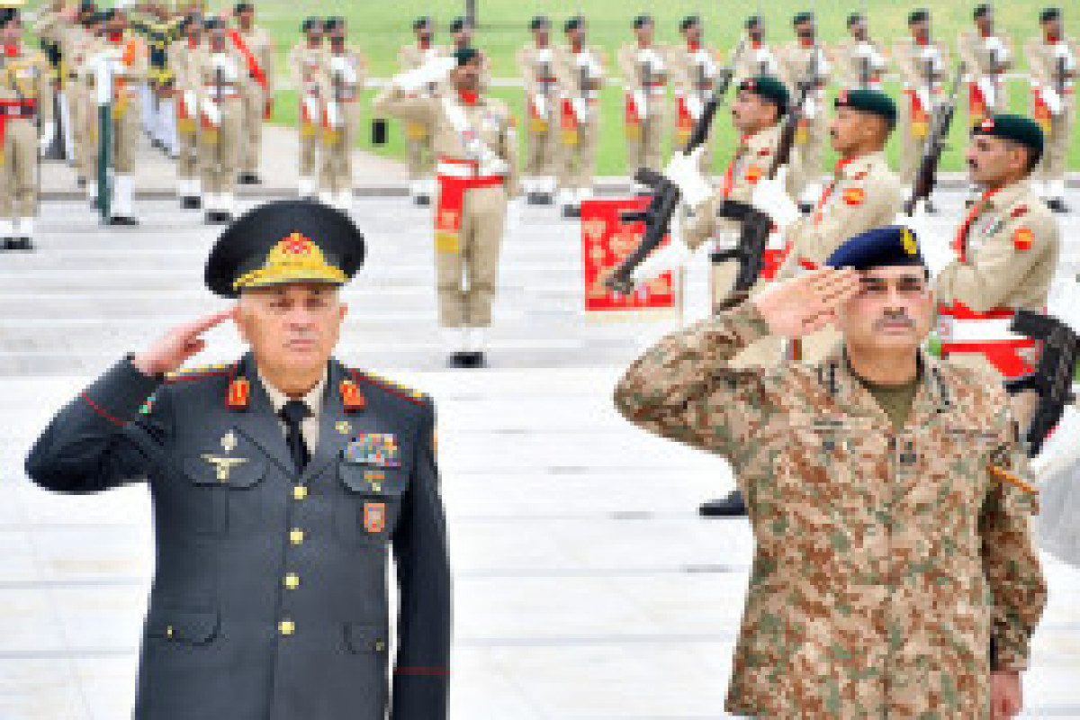 Visite du chef d'état-major des armées azerbaïdjanaises au Pakistan