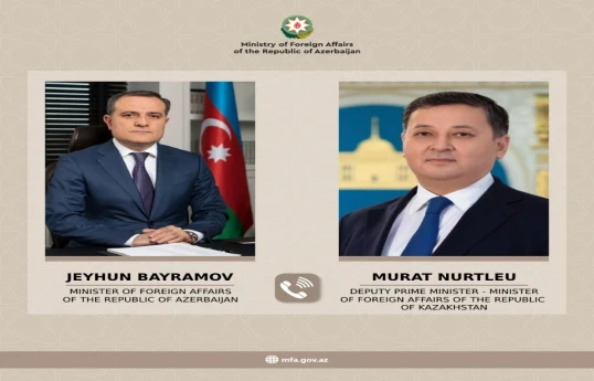 Les ministres azerbaïdjanais et kazakh des Affaires étrangères s'entretiennent au téléphone