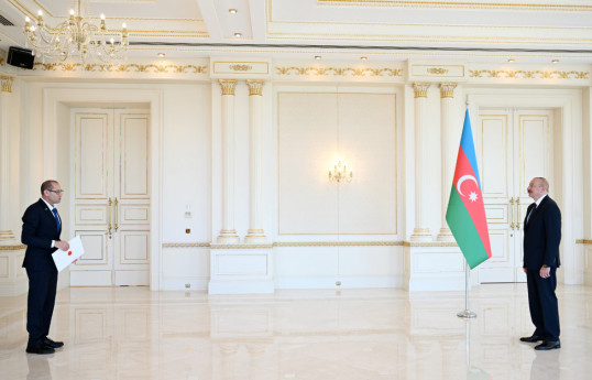 Ilham Aliyev reçoit les lettres de créance du nouvel ambassadeur d’Israël en Azerbaïdjan