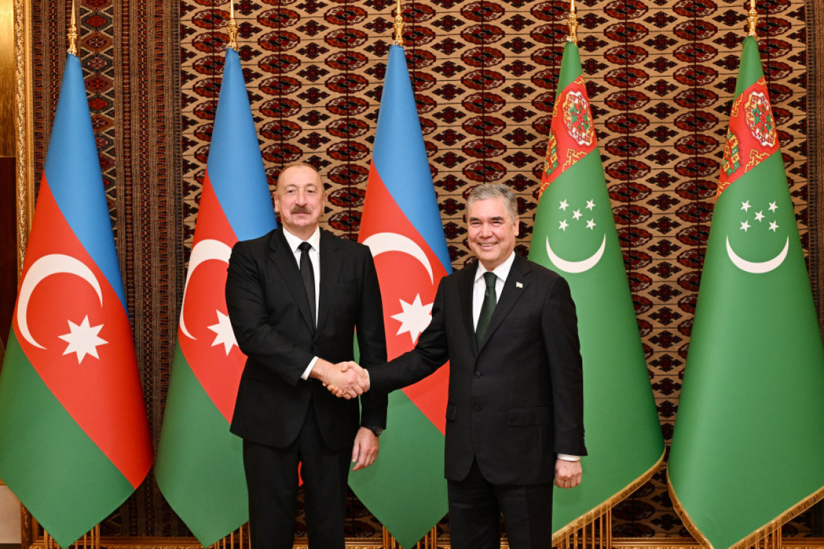 Le président azerbaïdjanais s’entretient en tête-à-tête avec le président du Conseil du peuple du Turkménistan