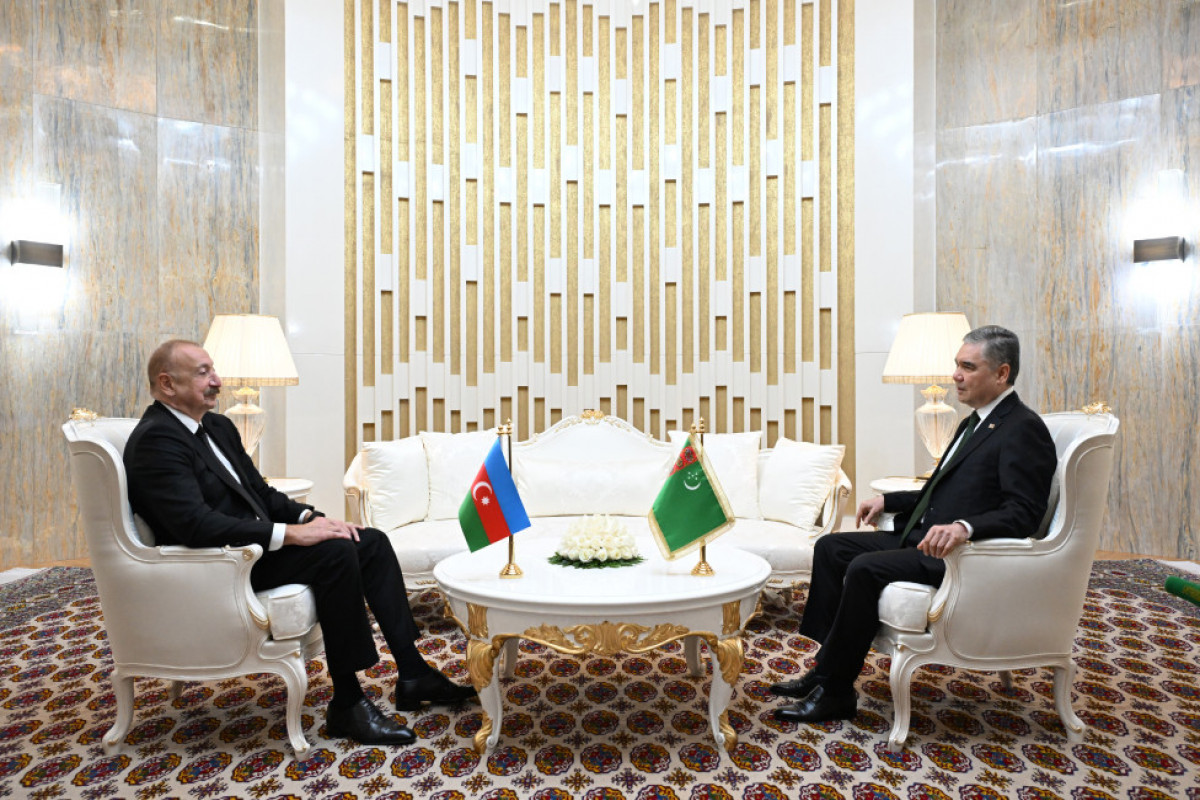 Le président azerbaïdjanais s’entretient en tête-à-tête avec le président du Conseil du peuple du Turkménistan