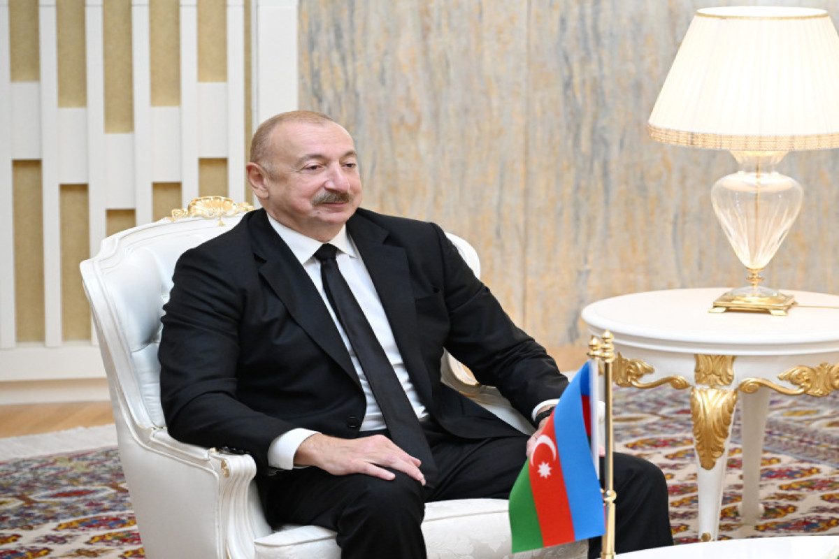 Le président azerbaïdjanais s’entretient en tête-à-tête avec le président du Conseil du peuple du Turkménistan